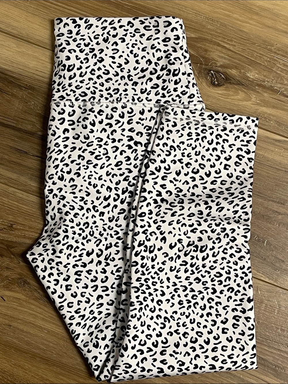 EUC Black & White Leopard Print Leggings, med